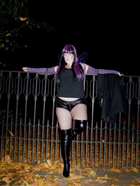 Thick chick Samantha exposes herself at night in black over the knee boots