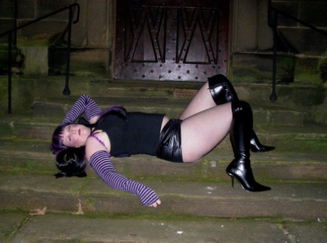 Thick chick Samantha exposes herself at night in black over the knee boots